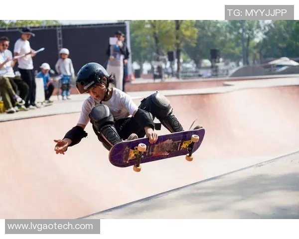 深圳滑板队包夹战术分析与比赛表现的得失探讨