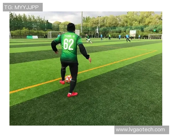 灿烈与足球明星们的精彩合影展现运动魅力与友谊的完美结合